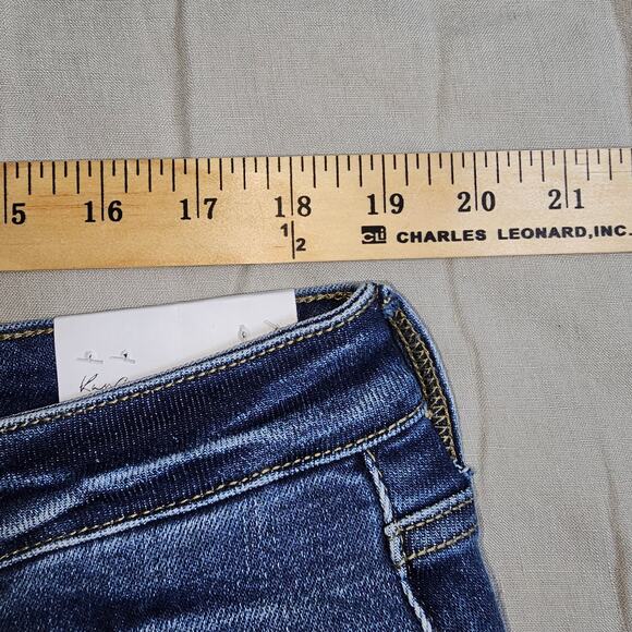 NWT Kancan High Rise, Wide Leg,  Medium Wash, Stretchy Jean 13/30 - Picture 9 of 12